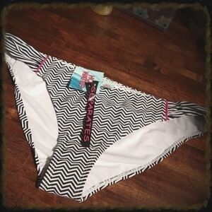 New Zig Zag Striped Bikini Bottom Swim Seperates Black White NWT  XL